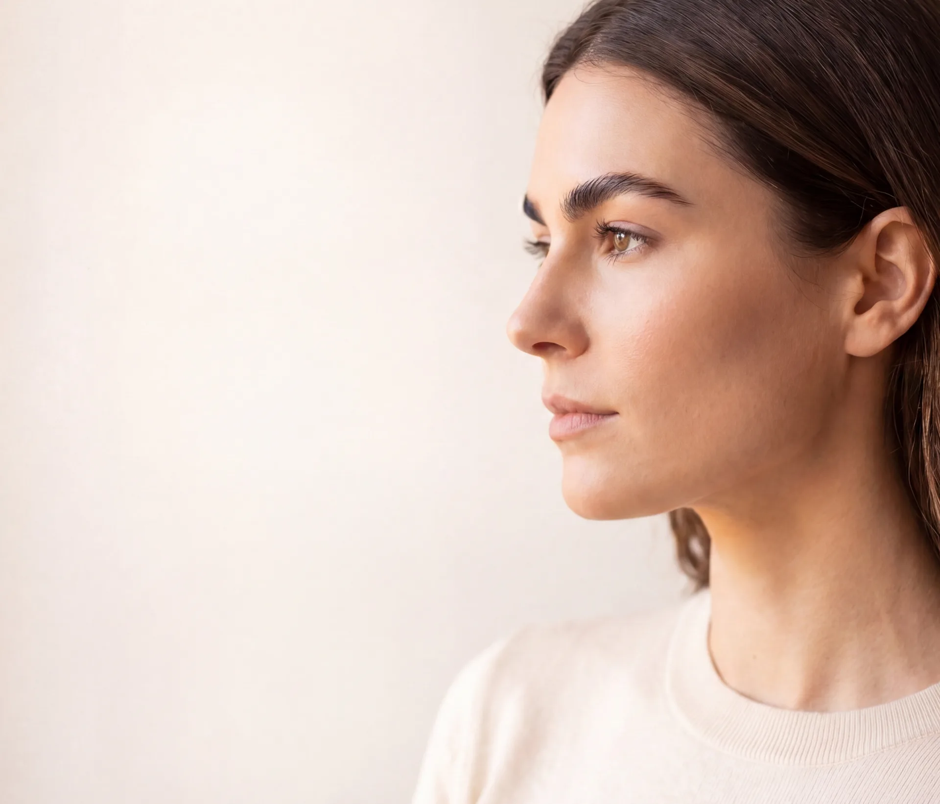 Microblading resultaat, natuurlijke wenkbrauwen — Gwyneth PMU Zoetermeer